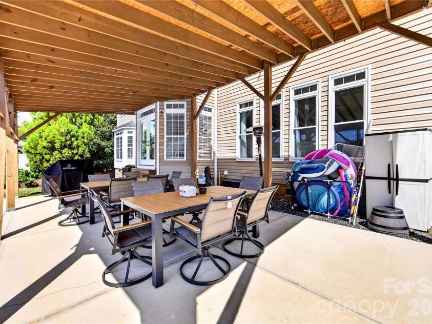 16803 Silversword Drive, Charlotte, NC 28213.  MLS# CAR4429424, YatesRealty ID 54725. 