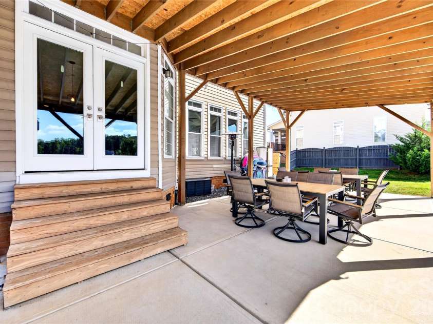 16803 Silversword Drive, Charlotte, NC 28213.  MLS# CAR4429424, YatesRealty ID 54725. 