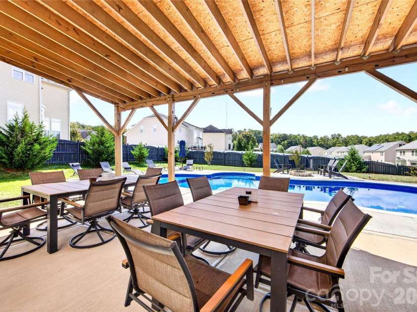 16803 Silversword Drive, Charlotte, NC 28213.  MLS# CAR4429424, YatesRealty ID 54725. 