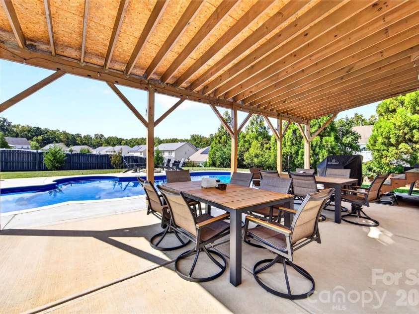 16803 Silversword Drive, Charlotte, NC 28213.  MLS# CAR4429424, YatesRealty ID 54725. 