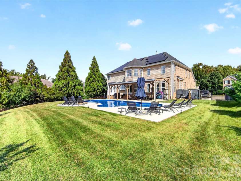 16803 Silversword Drive, Charlotte, NC 28213.  MLS# CAR4429424, YatesRealty ID 54725. 