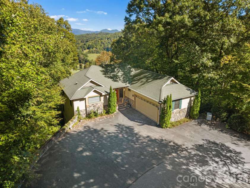 84 Silverado Trail, Whittier, NC 28789.  MLS# CAR4430901, YatesRealty ID 54727. 