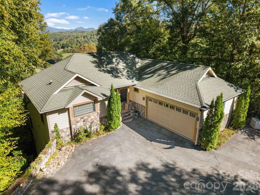 84 Silverado Trail, Whittier, NC 28789.  MLS# CAR4430901, YatesRealty ID 54727. 