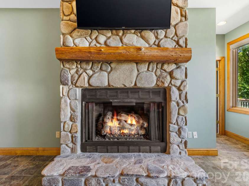 84 Silverado Trail, Whittier, NC 28789.  MLS# CAR4430901, YatesRealty ID 54727. 