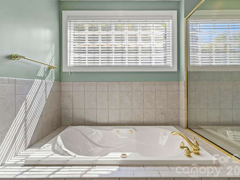 84 Silverado Trail, Whittier, NC 28789.  MLS# CAR4430901, YatesRealty ID 54727. 
