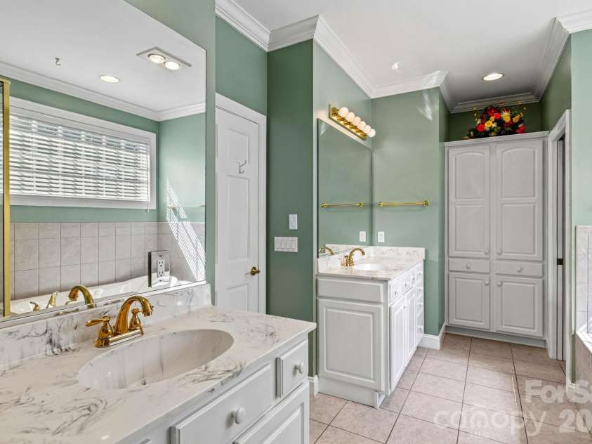 84 Silverado Trail, Whittier, NC 28789.  MLS# CAR4430901, YatesRealty ID 54727. 
