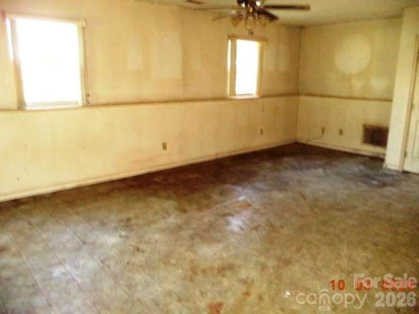 115 Hawkins Avenue, Salisbury, NC 28144.  MLS# CAR4431192, YatesRealty ID 54728. Bonus room