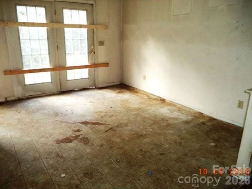 115 Hawkins Avenue, Salisbury, NC 28144.  MLS# CAR4431192, YatesRealty ID 54728. Dining area