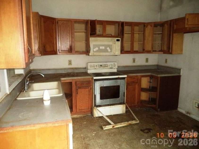 115 Hawkins Avenue, Salisbury, NC 28144.  MLS# CAR4431192, YatesRealty ID 54728. Kitchen
