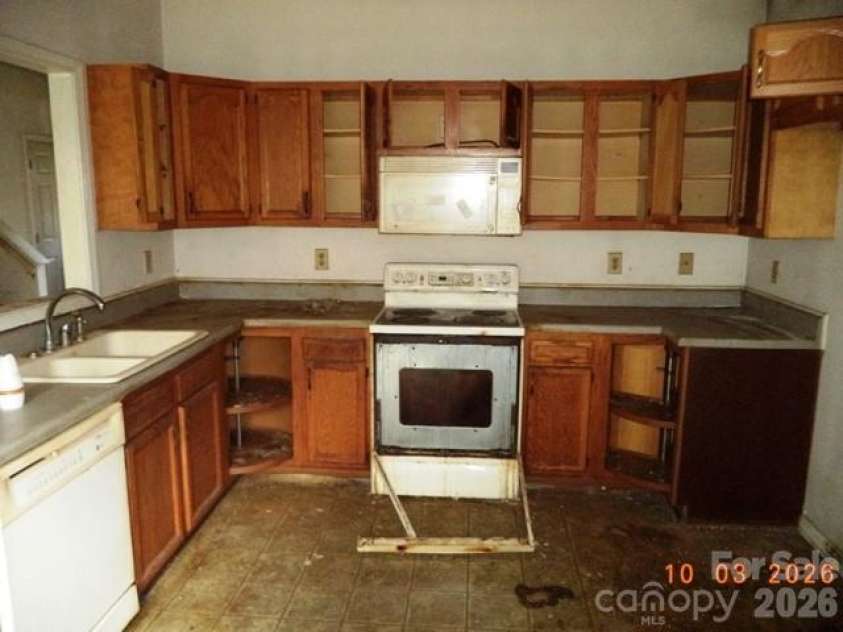 115 Hawkins Avenue, Salisbury, NC 28144.  MLS# CAR4431192, YatesRealty ID 54728. Kitchen