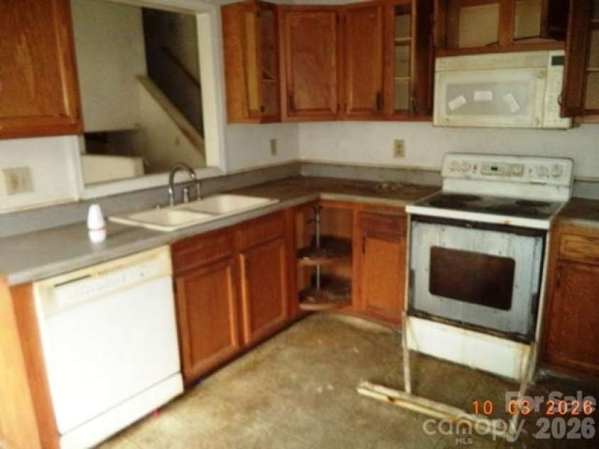 115 Hawkins Avenue, Salisbury, NC 28144.  MLS# CAR4431192, YatesRealty ID 54728. Kitchen