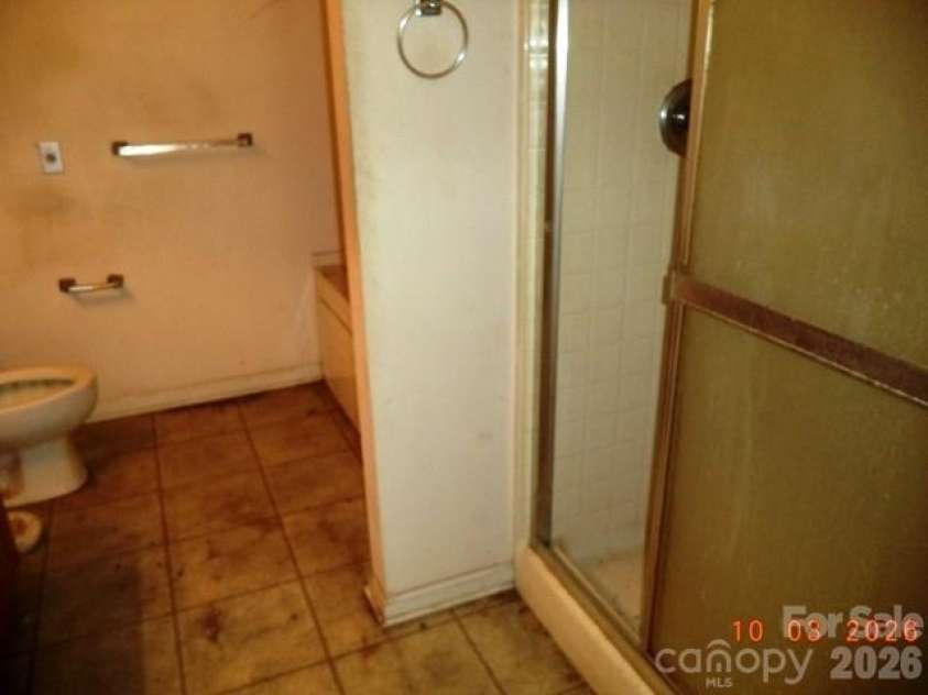 115 Hawkins Avenue, Salisbury, NC 28144.  MLS# CAR4431192, YatesRealty ID 54728. Primary bath