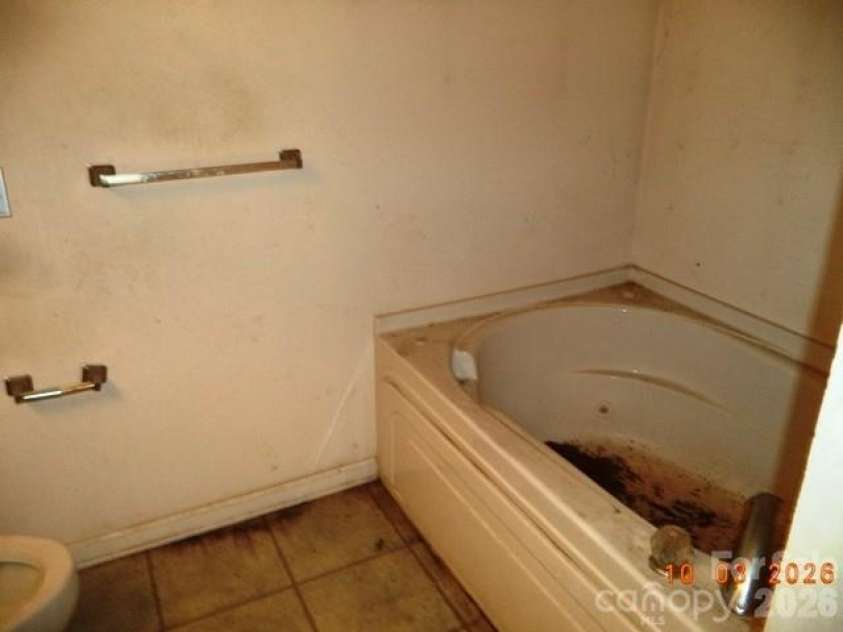 115 Hawkins Avenue, Salisbury, NC 28144.  MLS# CAR4431192, YatesRealty ID 54728. Primary bath