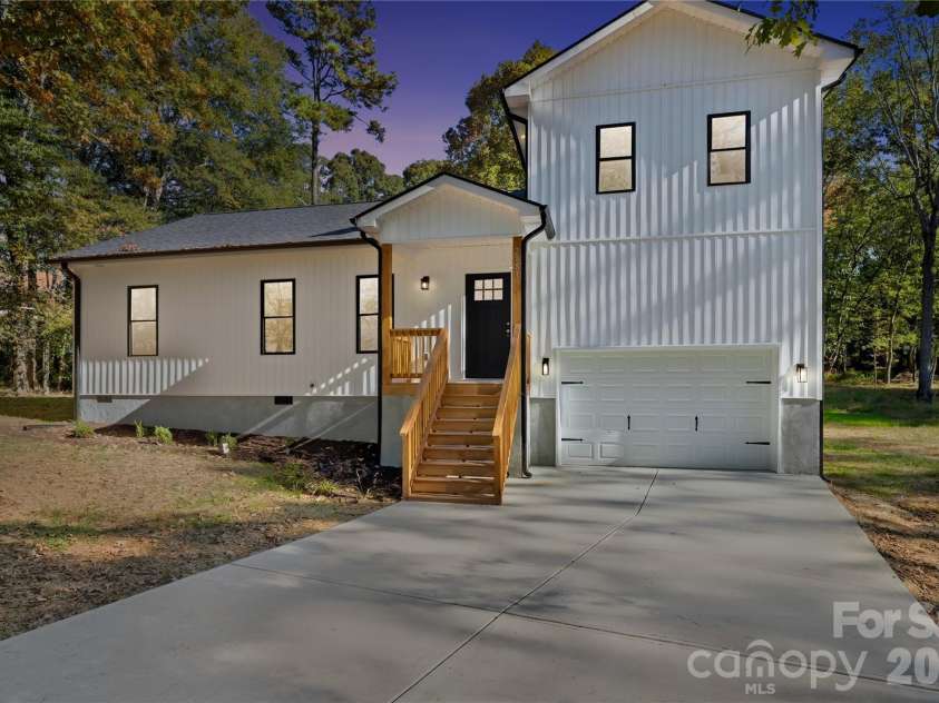 2881 Kiser Road, Winston Salem, NC 27106.  MLS# CAR4352028, YatesRealty ID 5473. 