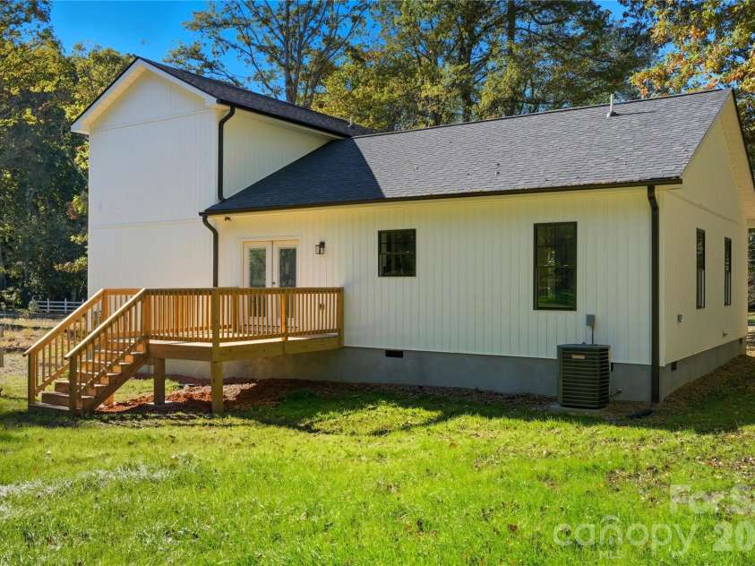 2881 Kiser Road, Winston Salem, NC 27106.  MLS# CAR4352028, YatesRealty ID 5473. 