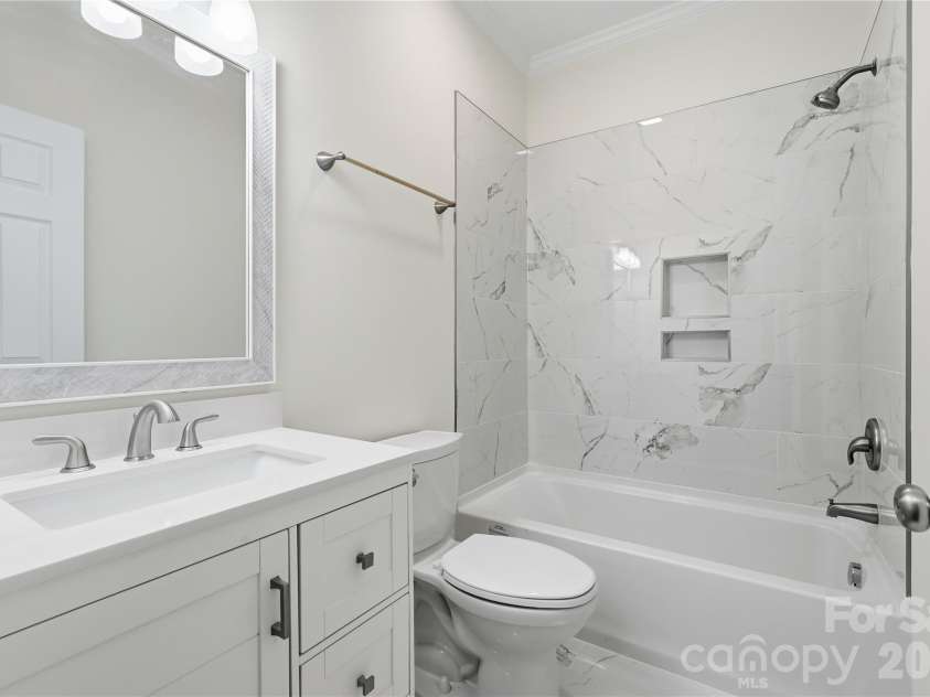 2881 Kiser Road, Winston Salem, NC 27106.  MLS# CAR4352028, YatesRealty ID 5473. Main bath