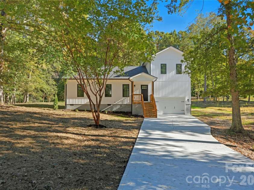2881 Kiser Road, Winston Salem, NC 27106.  MLS# CAR4352028, YatesRealty ID 5473. Welcome Home!