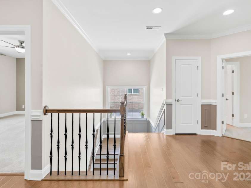 705 Brown Creek Drive, Matthews, NC 28104.  MLS# CAR4244288, YatesRealty ID 5473. 2nd Level Hallway
