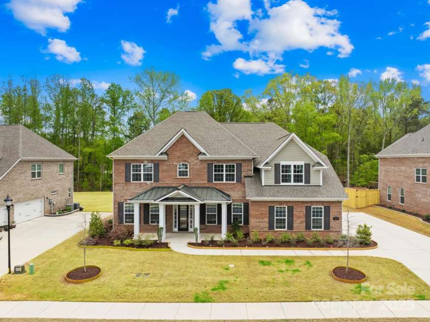 705 Brown Creek Drive, Matthews, NC 28104.  MLS# CAR4244288, YatesRealty ID 5473. 