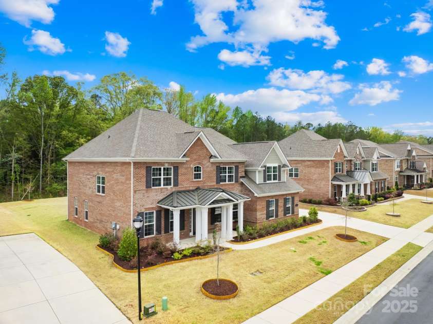 705 Brown Creek Drive, Matthews, NC 28104.  MLS# CAR4244288, YatesRealty ID 5473. 