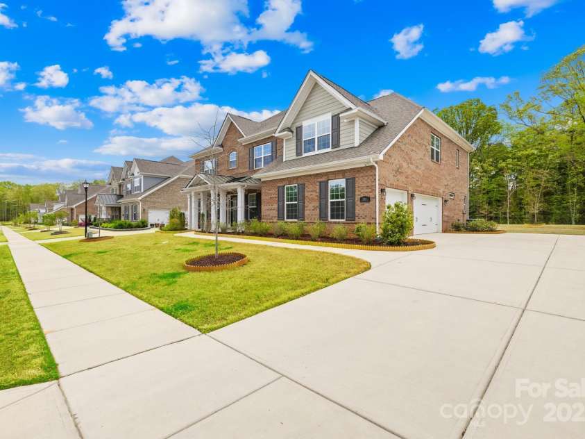 705 Brown Creek Drive, Matthews, NC 28104.  MLS# CAR4244288, YatesRealty ID 5473. 
