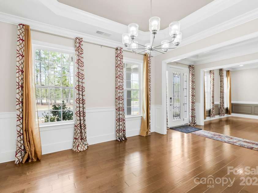 705 Brown Creek Drive, Matthews, NC 28104.  MLS# CAR4244288, YatesRealty ID 5473. Dining Suite