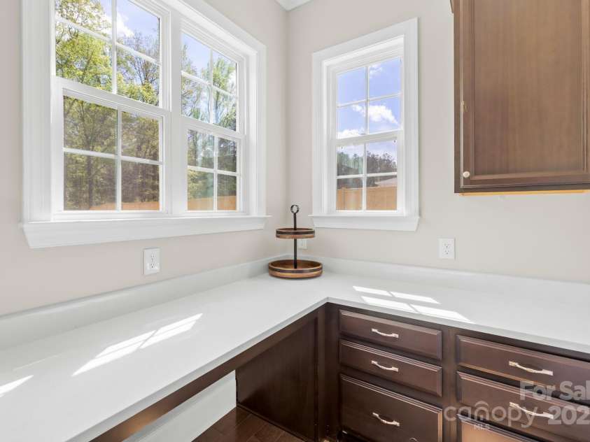 705 Brown Creek Drive, Matthews, NC 28104.  MLS# CAR4244288, YatesRealty ID 5473. E-Zone (Working Space close to Kitchen)