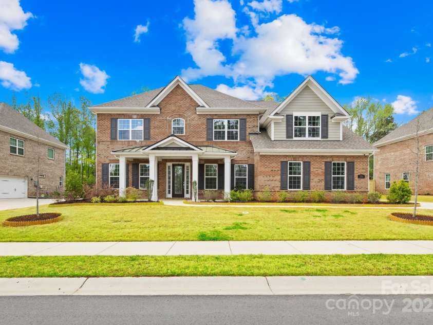 705 Brown Creek Drive, Matthews, NC 28104.  MLS# CAR4244288, YatesRealty ID 5473. Main front elevation -  Full Brick Exterior