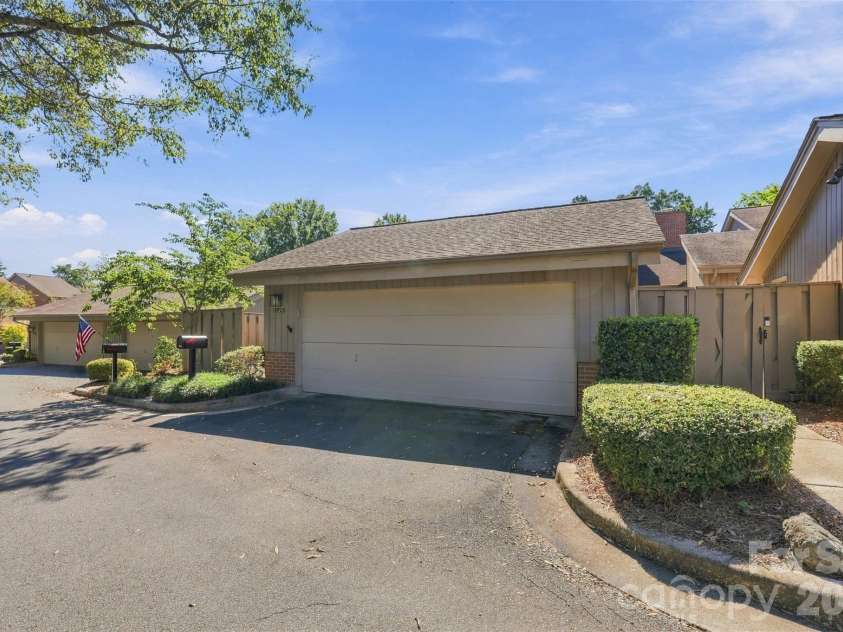 4921 Torrey Pines Court, Charlotte, NC 28226.  MLS# CAR4427987, YatesRealty ID 54730. 