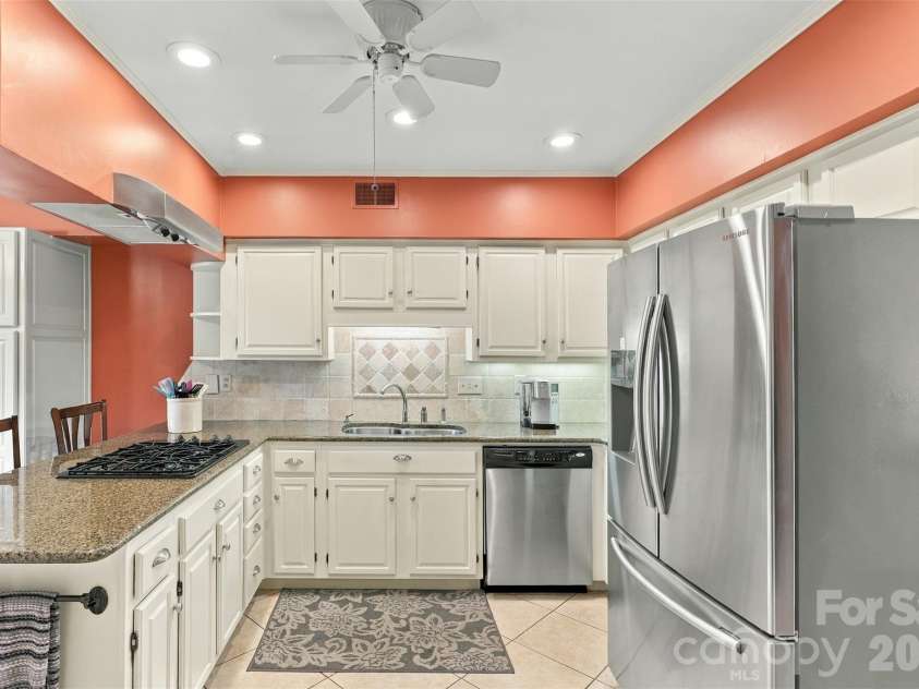 4921 Torrey Pines Court, Charlotte, NC 28226.  MLS# CAR4427987, YatesRealty ID 54730. 