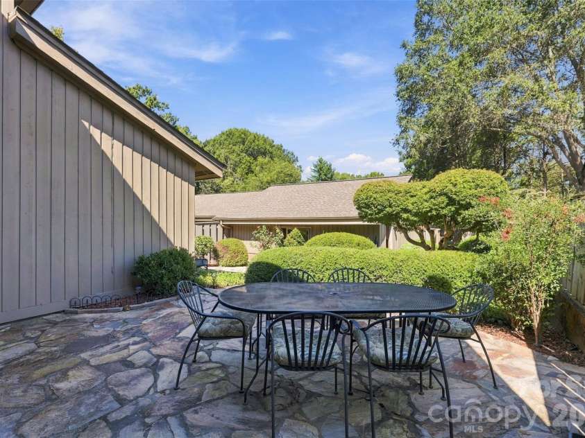 4921 Torrey Pines Court, Charlotte, NC 28226.  MLS# CAR4427987, YatesRealty ID 54730. 