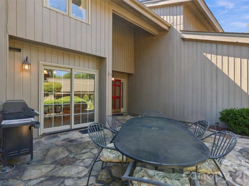 4921 Torrey Pines Court, Charlotte, NC 28226.  MLS# CAR4427987, YatesRealty ID 54730. 