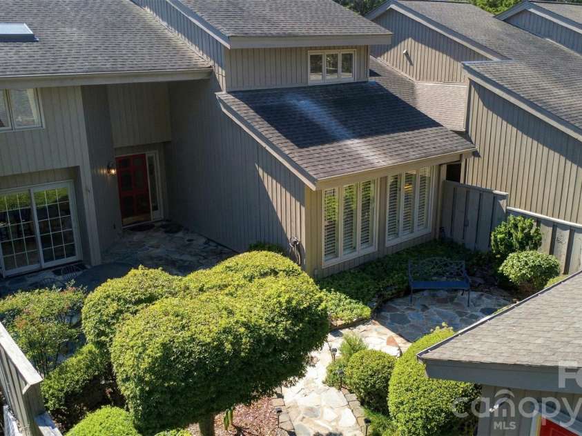 4921 Torrey Pines Court, Charlotte, NC 28226.  MLS# CAR4427987, YatesRealty ID 54730. 