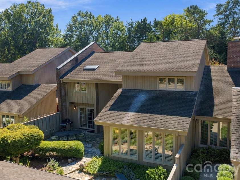 4921 Torrey Pines Court, Charlotte, NC 28226.  MLS# CAR4427987, YatesRealty ID 54730. 