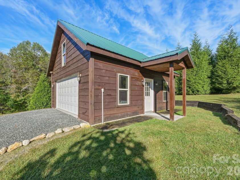 598 Valle Meadows Trail, Sugar Grove, NC 28679.  MLS# CAR4431239, YatesRealty ID 54732. 