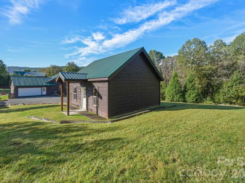 598 Valle Meadows Trail, Sugar Grove, NC 28679.  MLS# CAR4431239, YatesRealty ID 54732. 