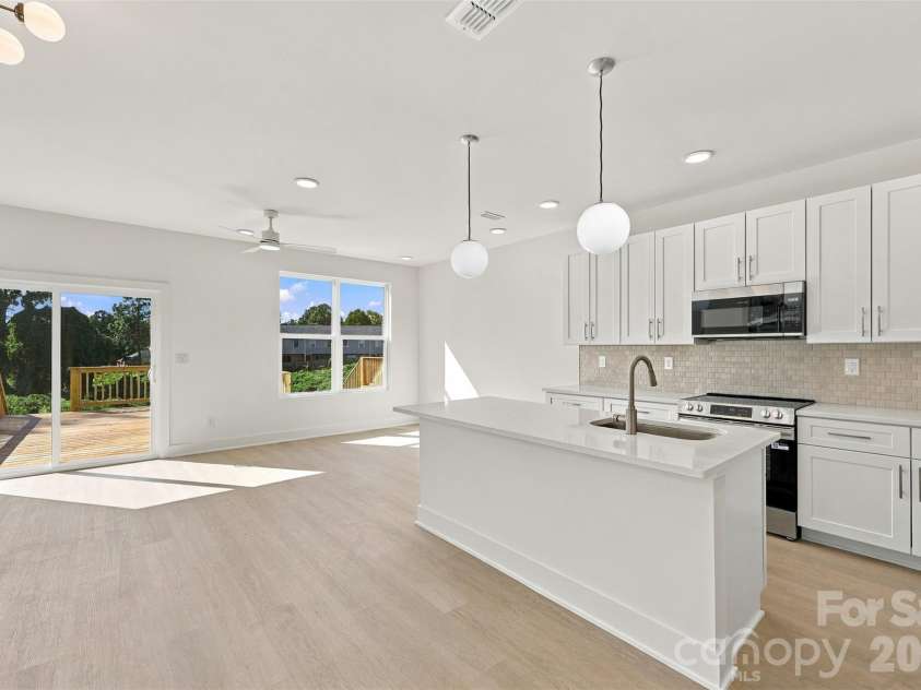 606 Broad Street, Mooresville, NC 28115.  MLS# CAR4431247, YatesRealty ID 54736. 