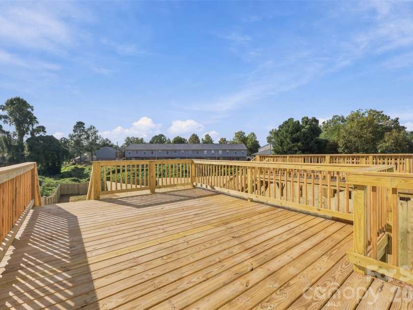 606 Broad Street, Mooresville, NC 28115.  MLS# CAR4431247, YatesRealty ID 54736. 