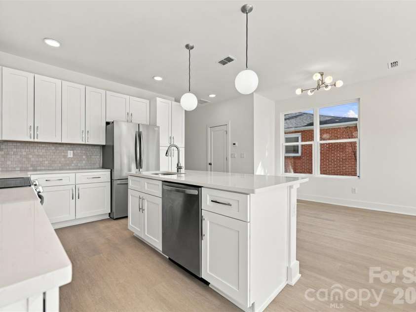 606 Broad Street, Mooresville, NC 28115.  MLS# CAR4431247, YatesRealty ID 54736. 