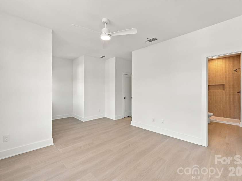 606 Broad Street, Mooresville, NC 28115.  MLS# CAR4431247, YatesRealty ID 54736. 
