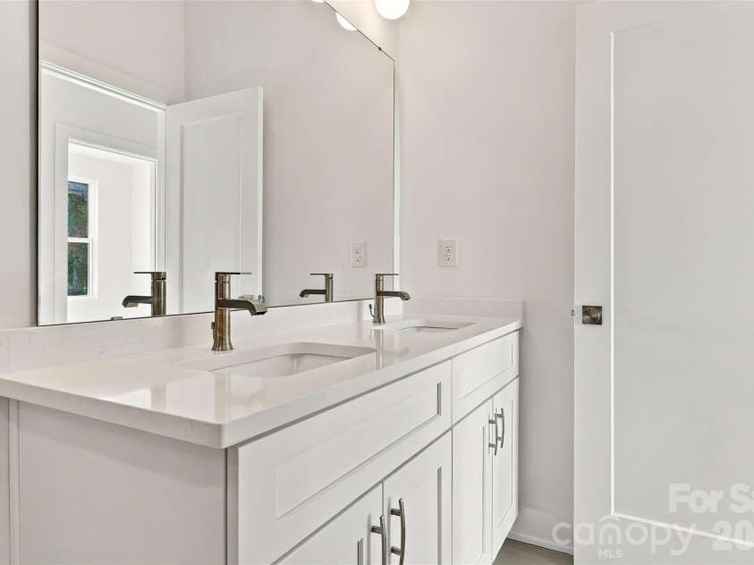 606 Broad Street, Mooresville, NC 28115.  MLS# CAR4431247, YatesRealty ID 54736. 