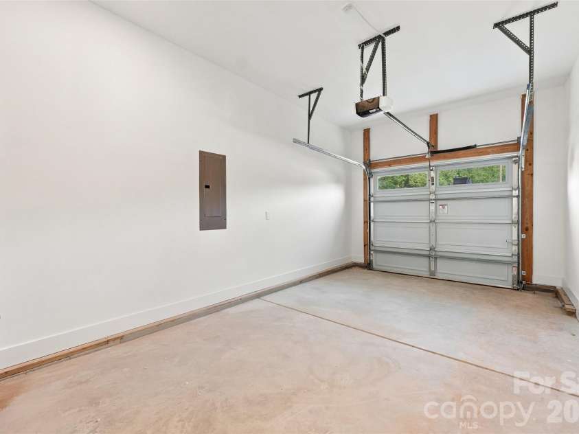 606 Broad Street, Mooresville, NC 28115.  MLS# CAR4431247, YatesRealty ID 54736. 