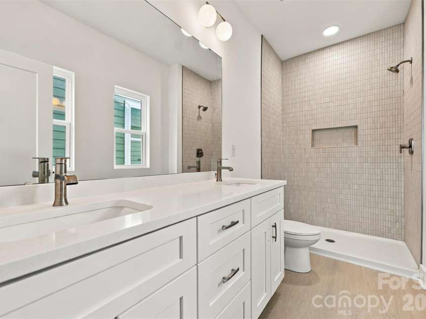 606 Broad Street, Mooresville, NC 28115.  MLS# CAR4431247, YatesRealty ID 54736. Primary bath