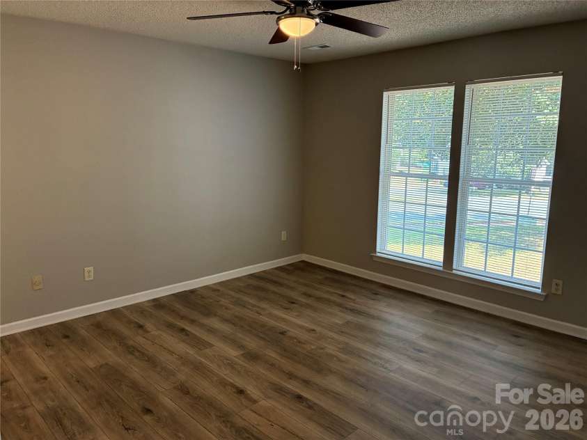 5305 Starflower Drive, Charlotte, NC 28215.  MLS# CAR4431245, YatesRealty ID 54738. 