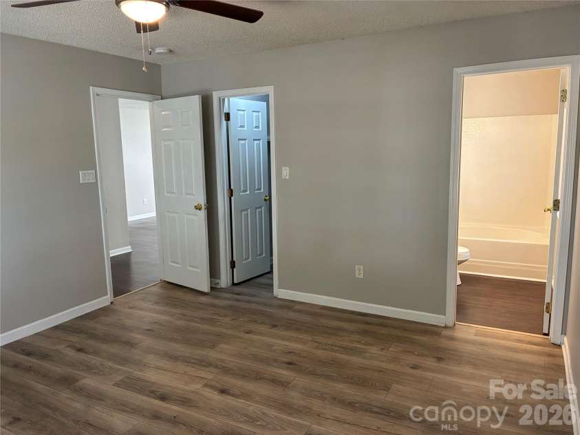 5305 Starflower Drive, Charlotte, NC 28215.  MLS# CAR4431245, YatesRealty ID 54738. 