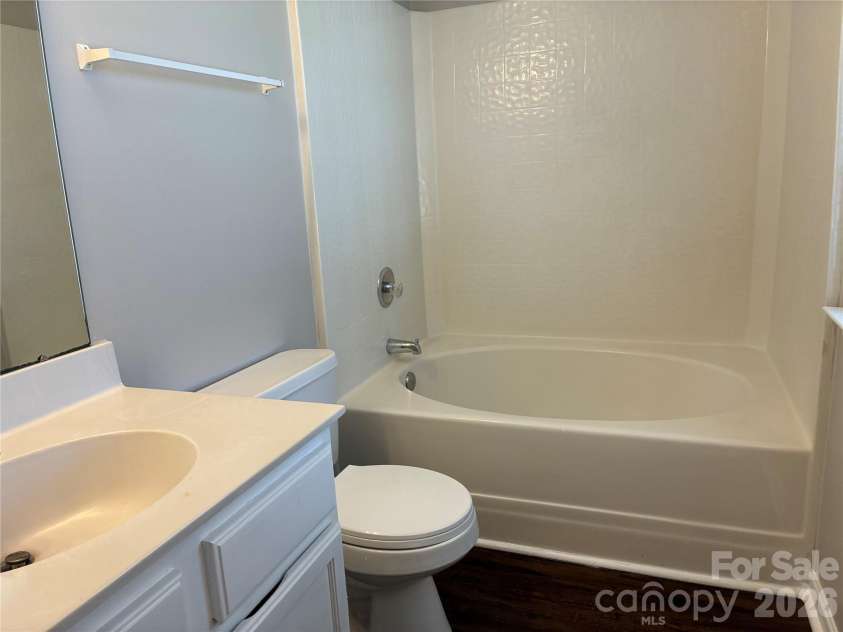 5305 Starflower Drive, Charlotte, NC 28215.  MLS# CAR4431245, YatesRealty ID 54738. 