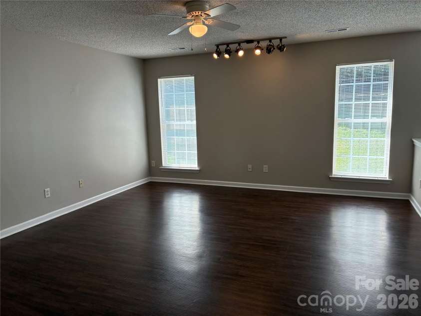5305 Starflower Drive, Charlotte, NC 28215.  MLS# CAR4431245, YatesRealty ID 54738. 