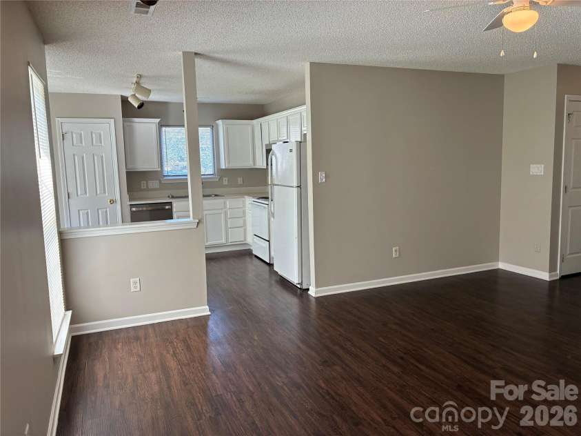 5305 Starflower Drive, Charlotte, NC 28215.  MLS# CAR4431245, YatesRealty ID 54738. 