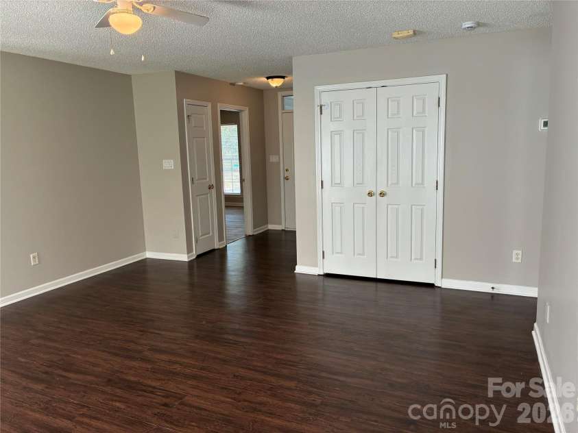 5305 Starflower Drive, Charlotte, NC 28215.  MLS# CAR4431245, YatesRealty ID 54738. 
