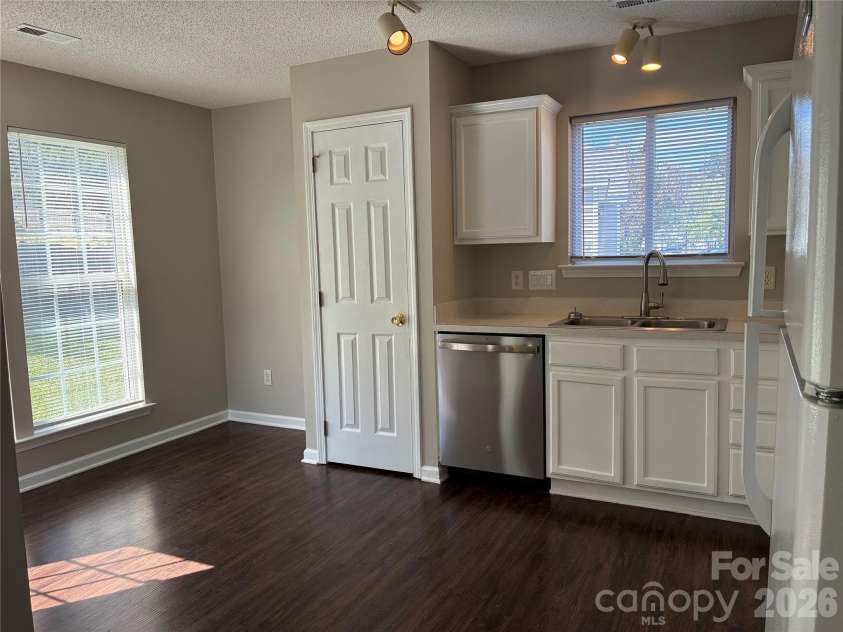 5305 Starflower Drive, Charlotte, NC 28215.  MLS# CAR4431245, YatesRealty ID 54738. 